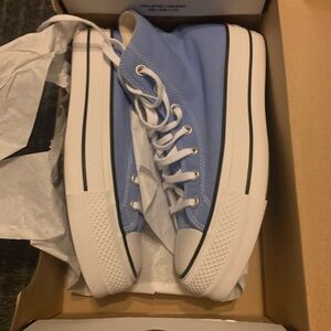 WOMENS CONVERSE SIZE 8 SHOES IN BOX